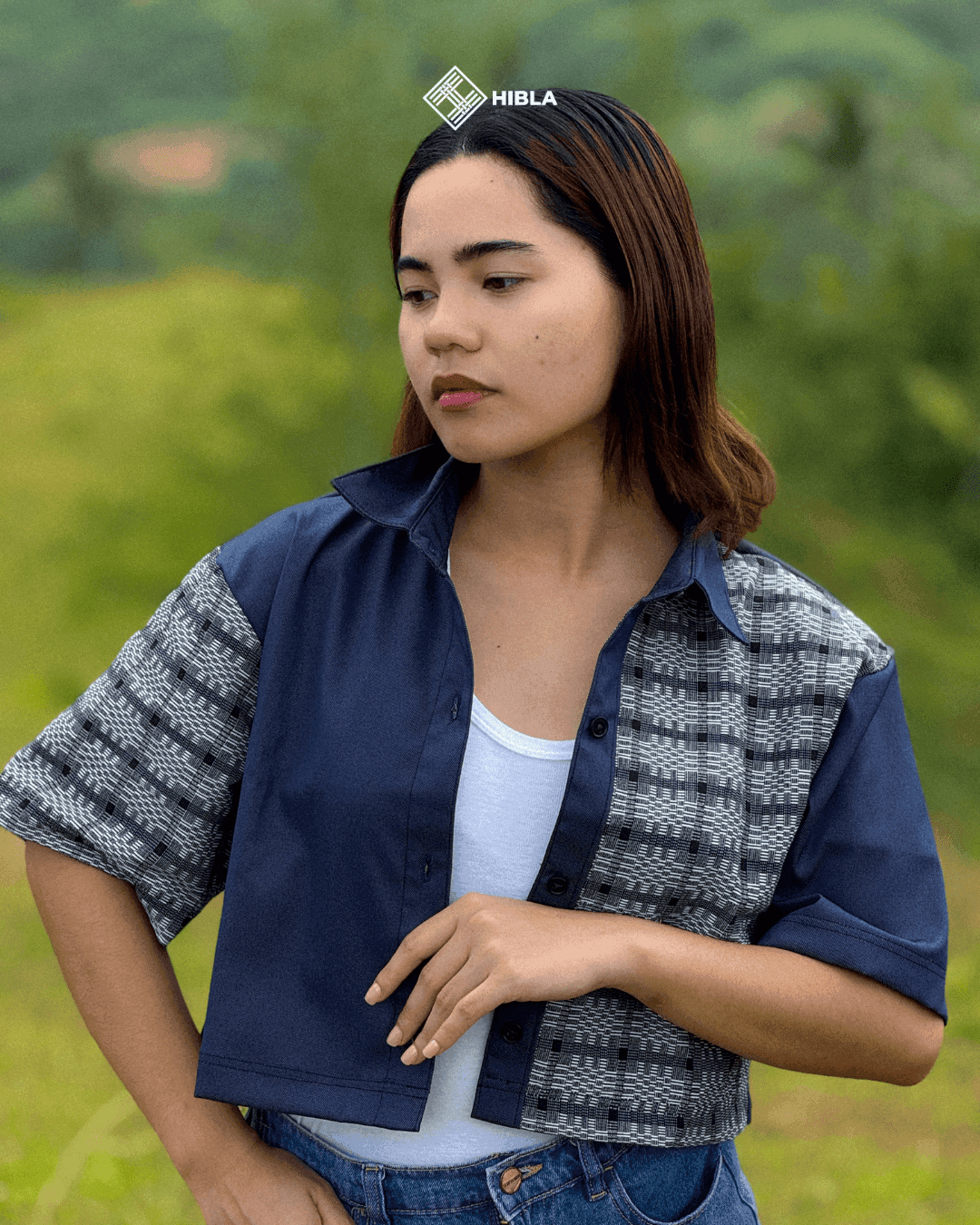 Likás Button Down Cropped Polo Shirt – Itim - Image 1